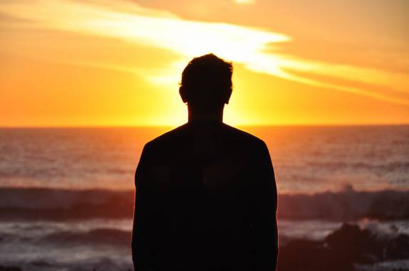 Admirando o incrível pôr-do-sol no Pigeon Point, na rodovia One, entre San Francisco e Santa Cruz, no litoral da Califórnia, nos Estados Unidos